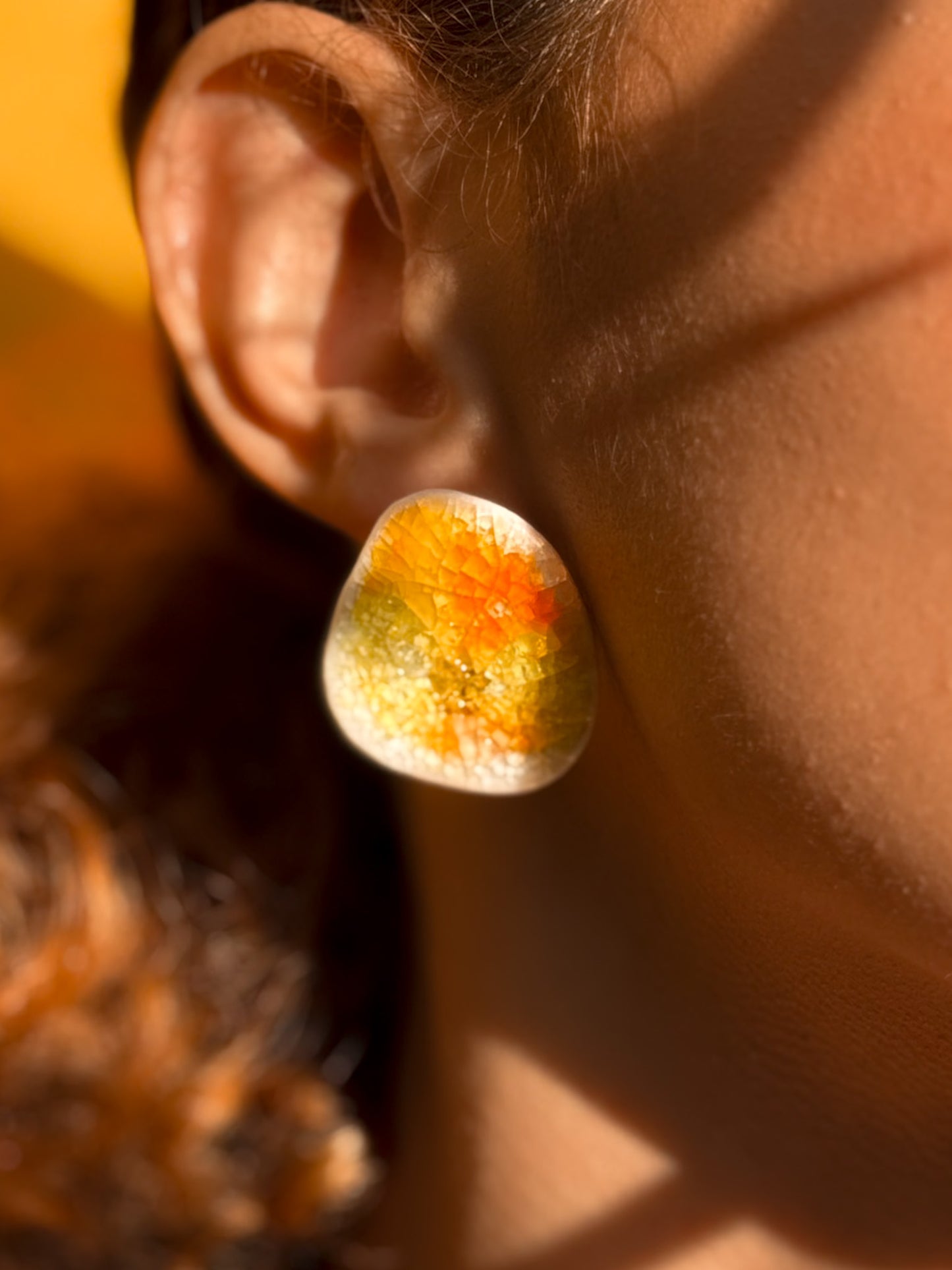 Brinco Assimétrico Amarelo e Laranja
